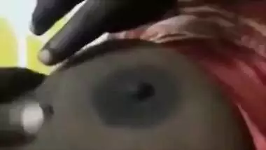 Tamil aunty show boob's in saree