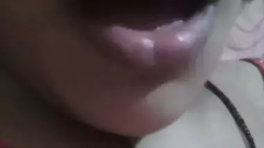 Close up selfie video of desi bhabhi showing nude body
