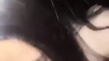 Delhi babe gives a sexy blowjob in Indian sex video