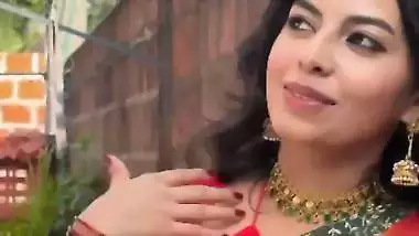 Cute Indian lady showing boobs on viral video call